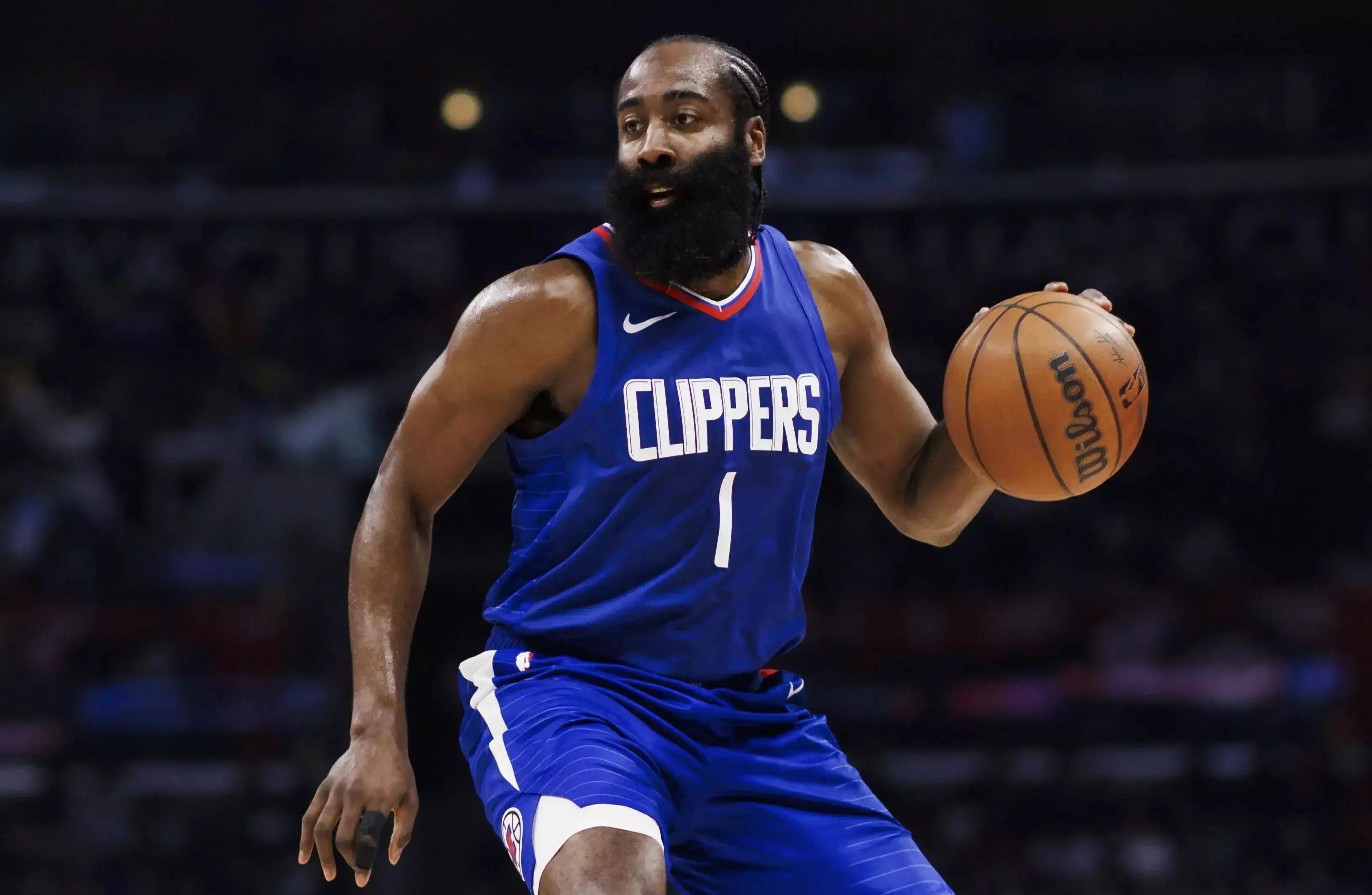 九游体育app-快船核心球员伤退，球队未来走势成疑，北京发展操作.-九游体育app